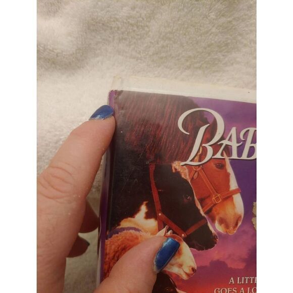 Universal Studios BABE (VHS, 1995) - Picture 2 of 8